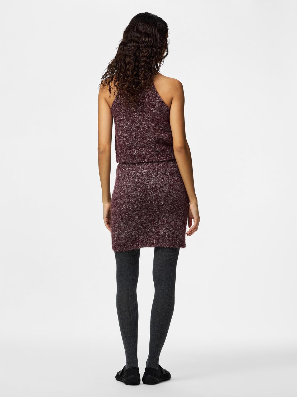 model_shot-back
